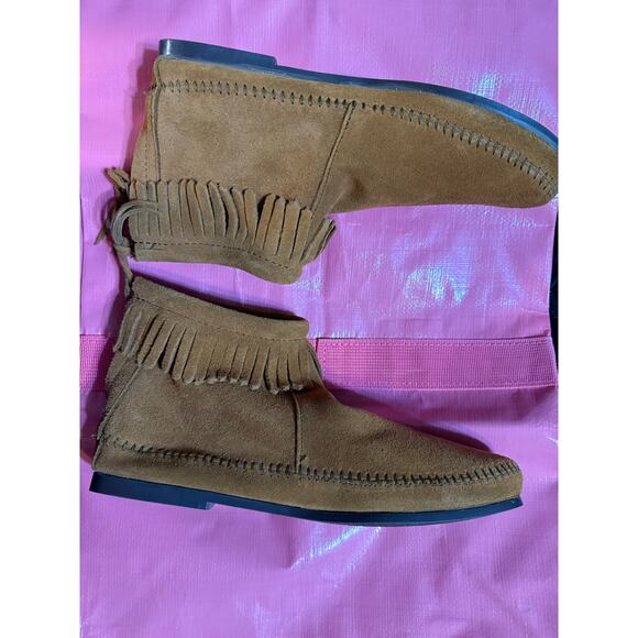 Women’s Minnetonka Moccasins Zip Booties HardSole 8.5 Brown NWOT - Picture 1 of 8